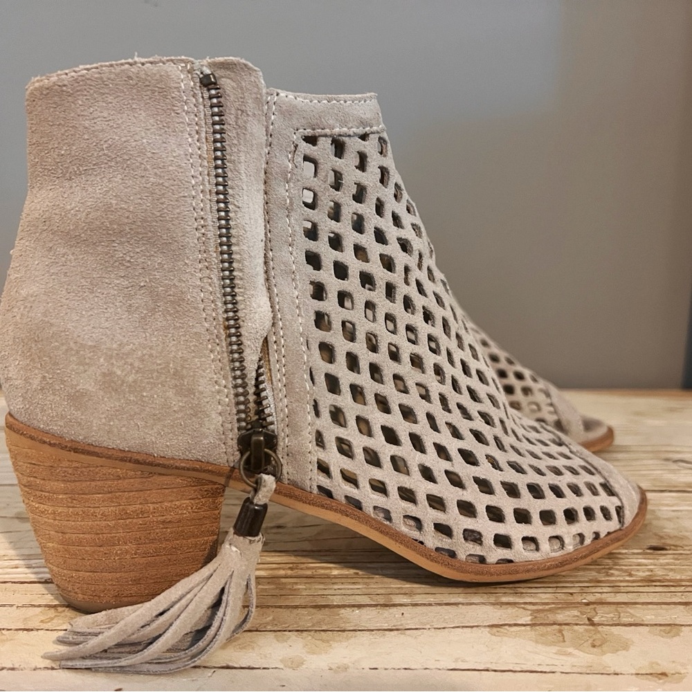 Matisse beige suede peep toe booties, size 7.5. Li